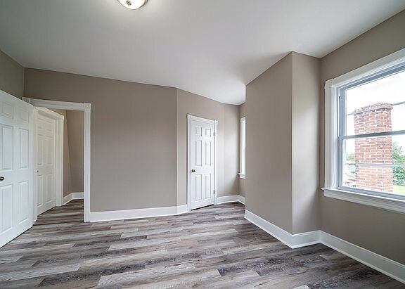 Building Photo - "Charming 3-Bedroom Haven with Elegant Gra...