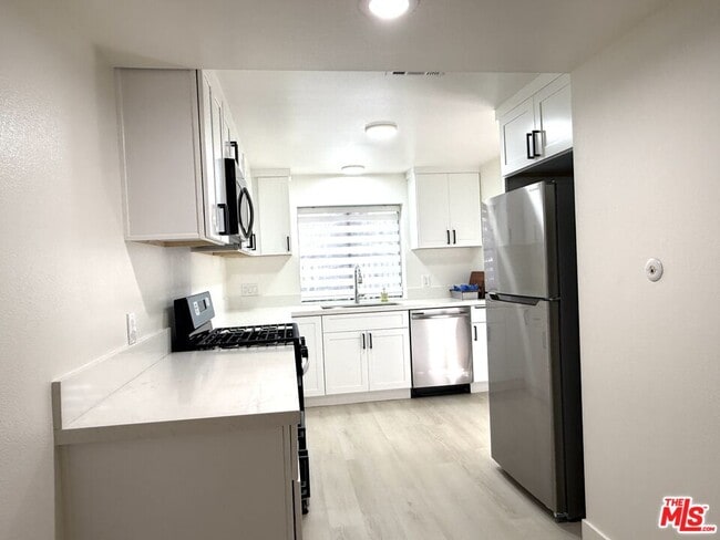 Building Photo - 3130 Montrose Ave