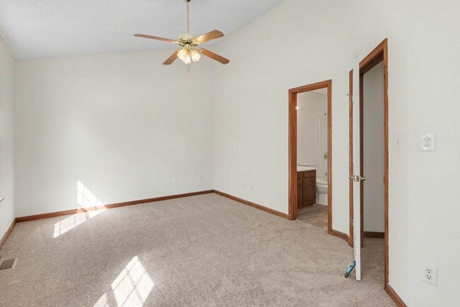 Building Photo - Updated 2BR Home Near Transit with Private Fenced Yard in Newport News