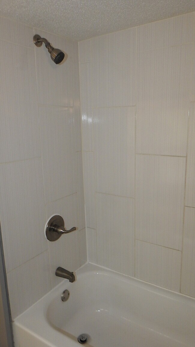 Building Photo - 3bed 2 bath in Indepedence