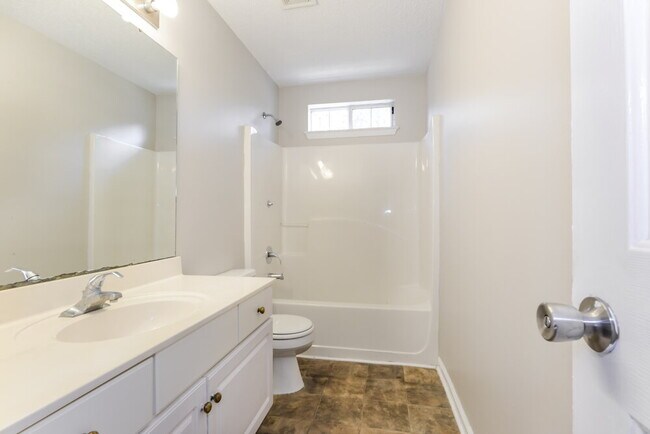 Building Photo - 1623 Oak Knoll Ln