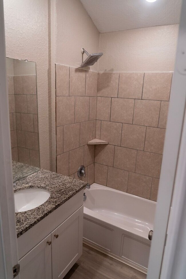 Building Photo - Spacious 3/2 Dream in Converse TX