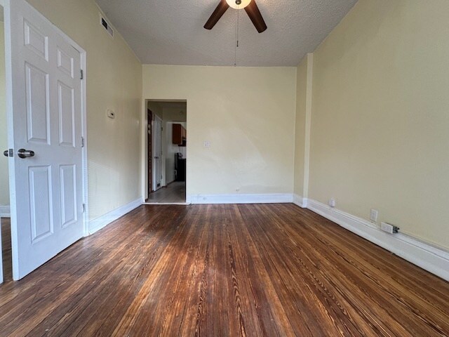 Building Photo - 3107 N Bernard-2