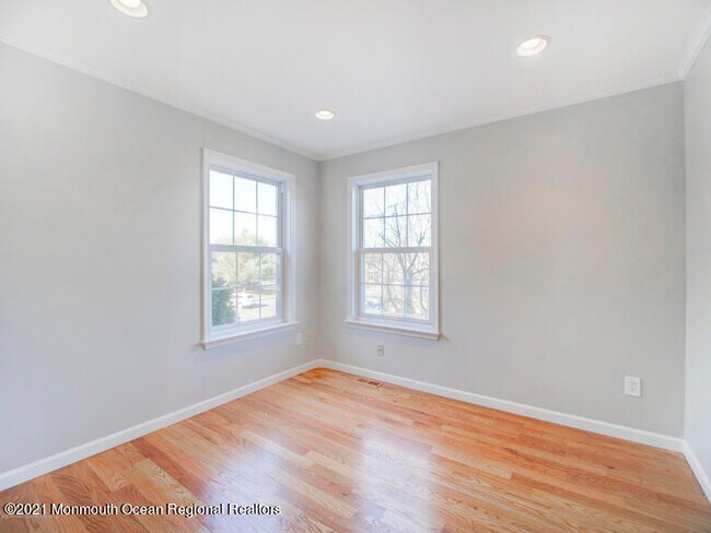 Building Photo - 869 Mariposa Ct