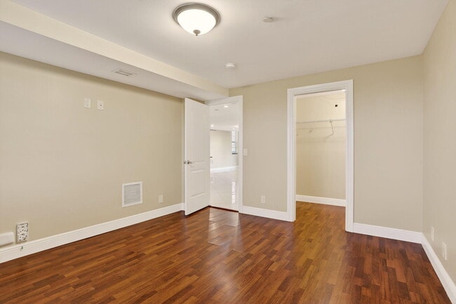 Building Photo - 3499 Oaks Way