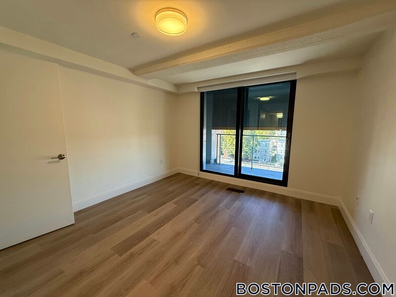 Building Photo - 1079 Commonwealth Ave