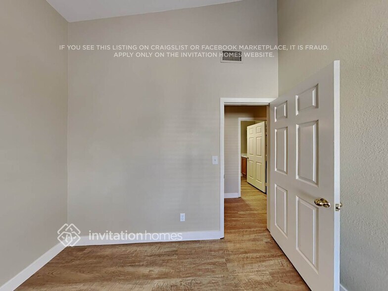 Building Photo - 1897 Longmeadow St