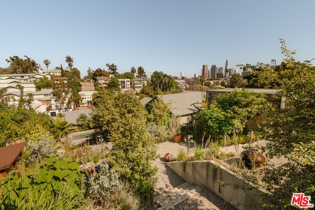 Building Photo - 1097 W Kensington Rd