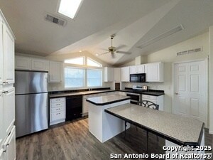 Building Photo - 9611 Hildebrandt