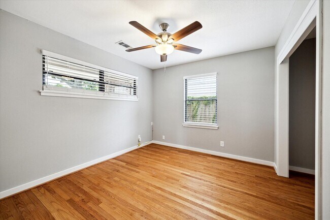 Building Photo - 2009 Sedgie Dr