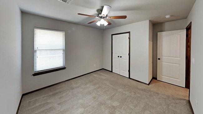 Building Photo - Beautiful 4 Bedroom 2 Bathroom Home in Pie...