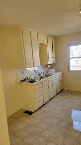 Building Photo - 907 Cheyenne St