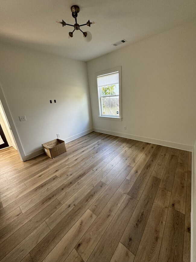 Building Photo - 509 Rosedale Ave