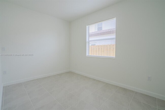 Building Photo - 2972 SE 23rd Ave