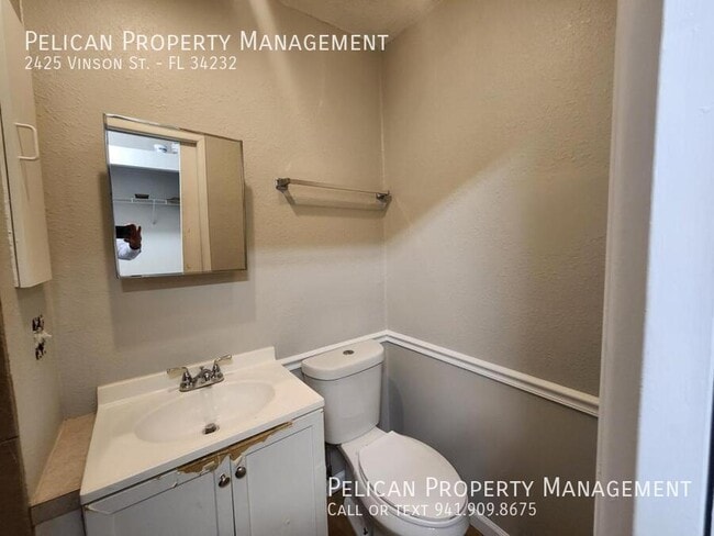 Building Photo - 2425 Vinson Ave