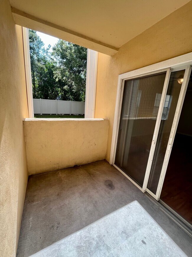 Building Photo - 1155 Villagio Cir