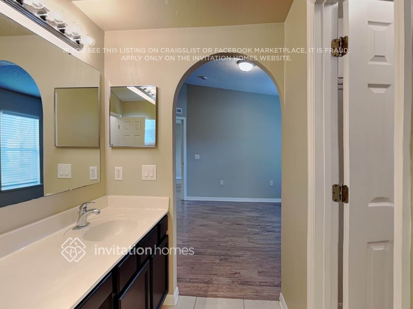 Building Photo - 1710 W Marshall Lake Dr