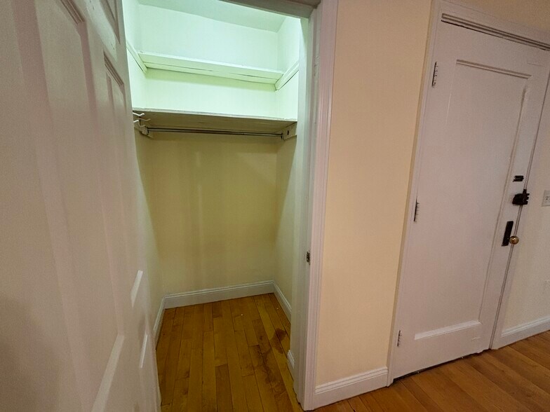 Building Photo - 15 Fairbanks St