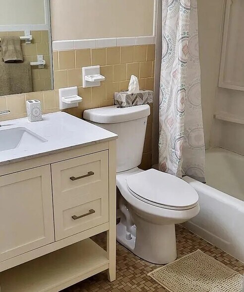 Building Photo - 428 Montemar Ave