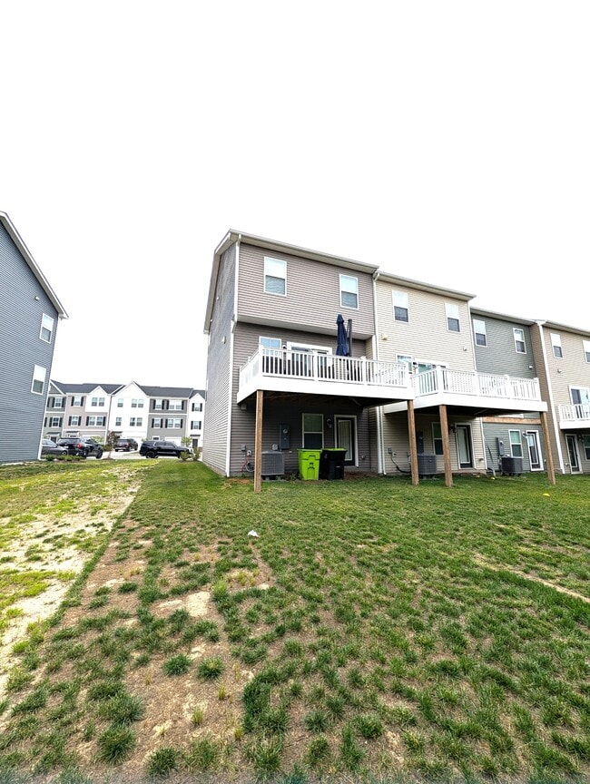 Building Photo - 5876 Ginger Dr