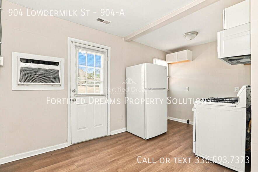 Building Photo - 904 Lowdermilk St
