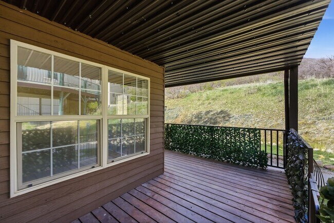 Building Photo - 1041 W Grindelwald Ct