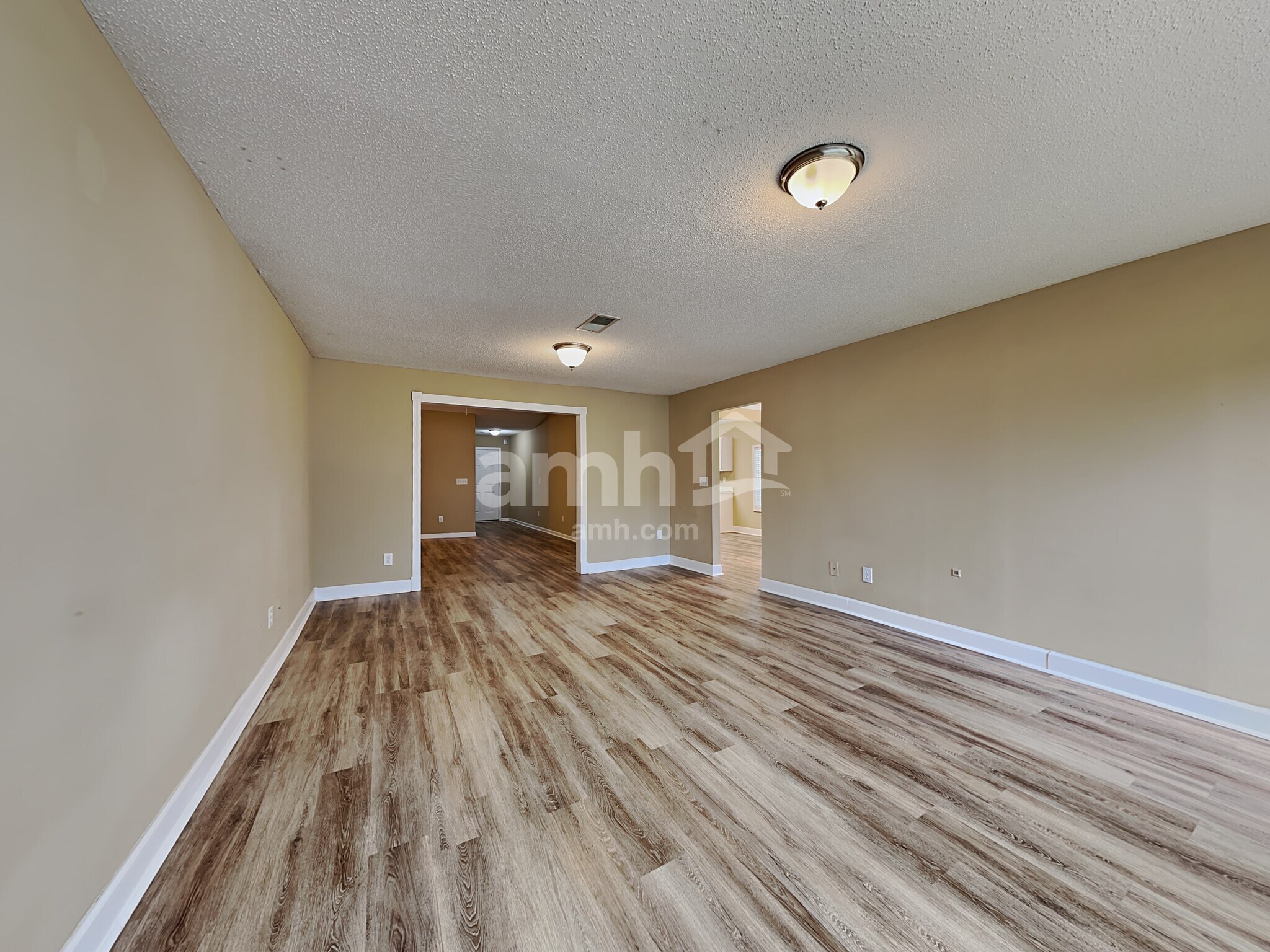 Building Photo - 208 Winding Willow Trl