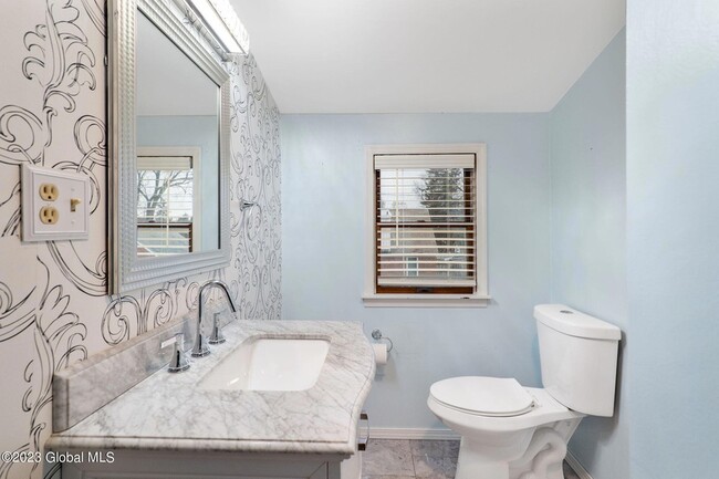Building Photo - 25 Fordham Ct