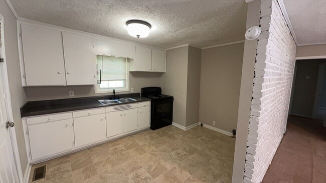 Building Photo - 1095 Foster Cir