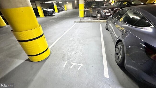 Building Photo - 1001 N Randolph St