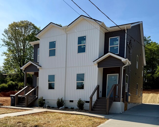 Building Photo - 3425 Garden Dr