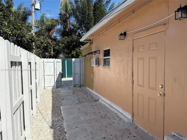 Building Photo - 6301 Moseley St