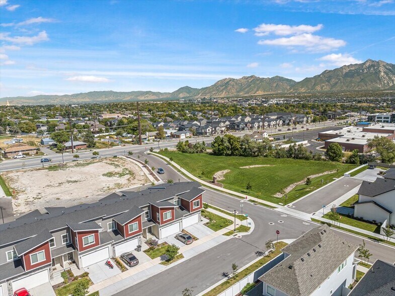 Building Photo - 1502 W Sparta Way
