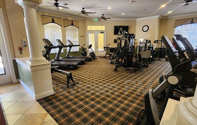 Building Photo - 10025 Courtney Palms Blvd