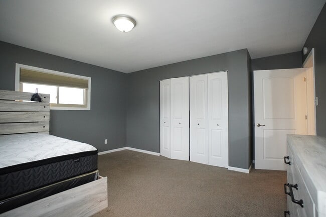 Building Photo - 6092 Cleveland St