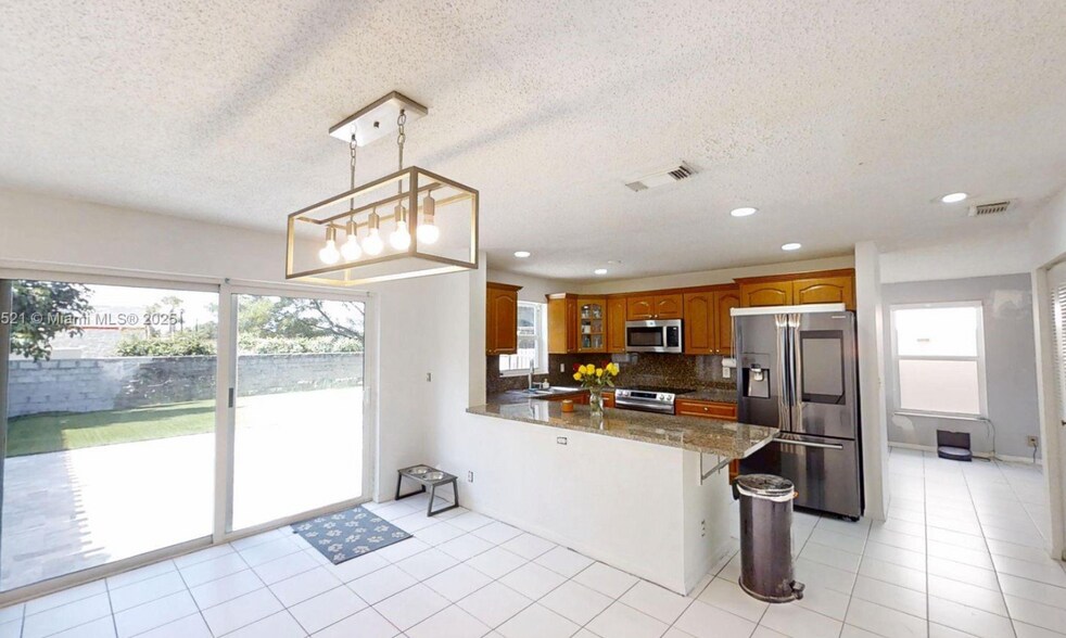 Building Photo - 8422 SW 44th Pl