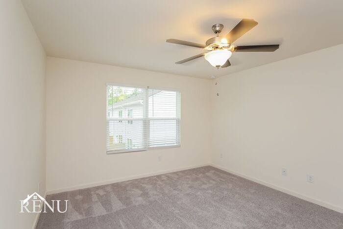 Building Photo - 3096 Calcutta St