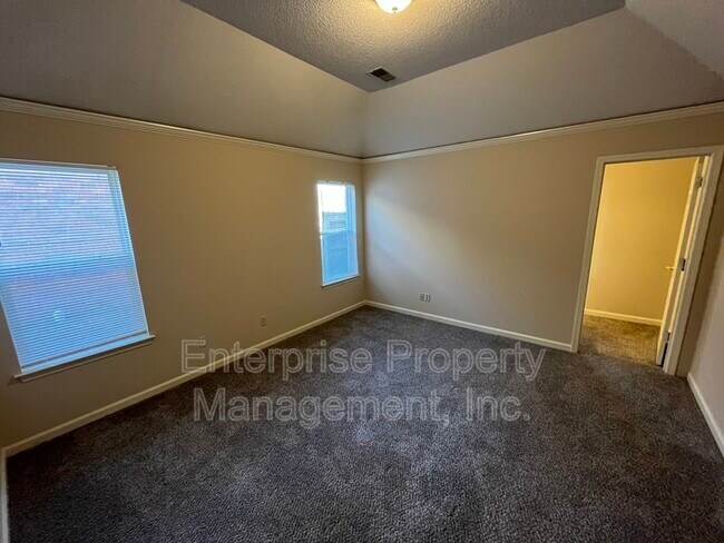 Building Photo - 1330 Siskin Dr