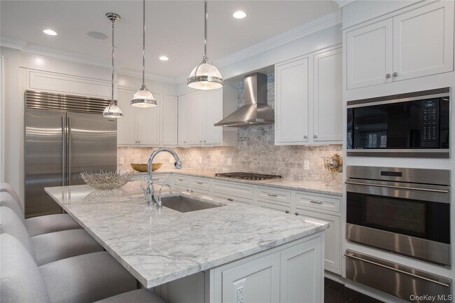 Building Photo - 3000 Royal Ct