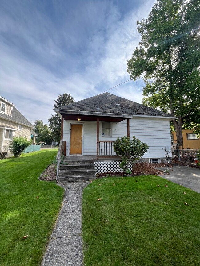 Building Photo - Charming 4 Bed 2 Bath in Gonzaga!!