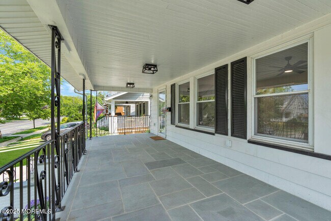 Building Photo - 1214 Sunset Ave