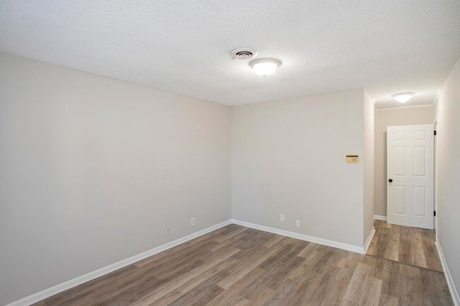 Building Photo - Charming Townhome in Hermitage!