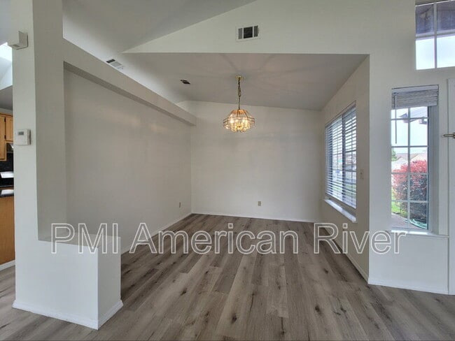 Building Photo - 1 Sorbell Ct