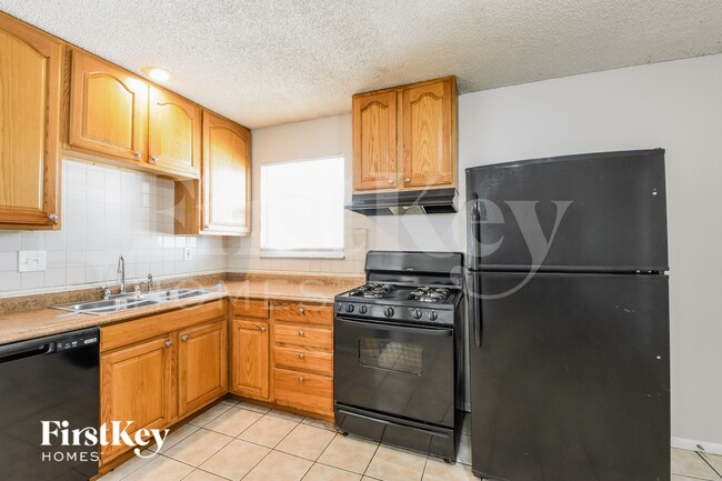 Building Photo - 2485 Jenkee Dr