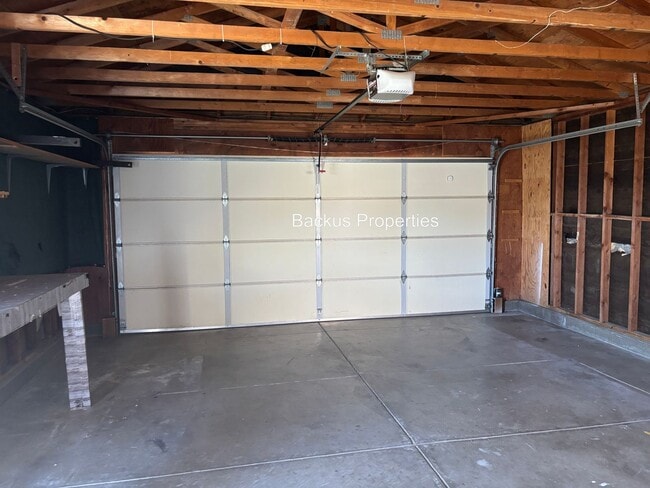 Building Photo - Spacious fenced yard - Three bedroom home ...