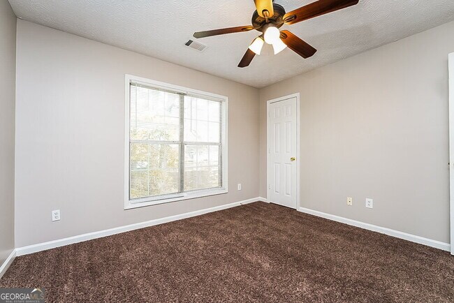 Building Photo - 915 Eagle Pointe Dr NW