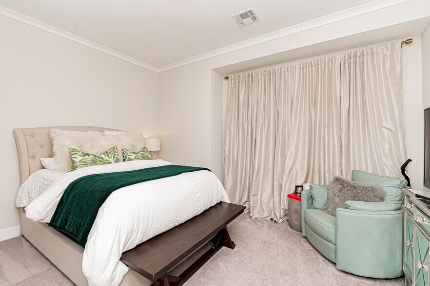 Building Photo - 8840 Southlawn Dr