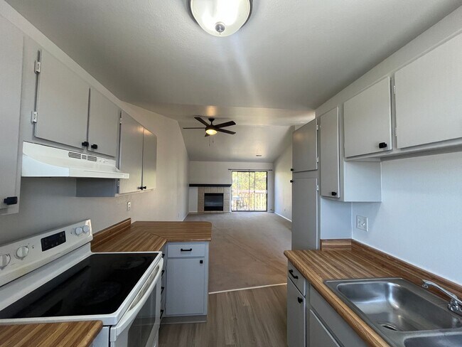 Building Photo - $500 OFF MOVE IN SPECIAL-  2BD/2BA with in unit washer/dryer