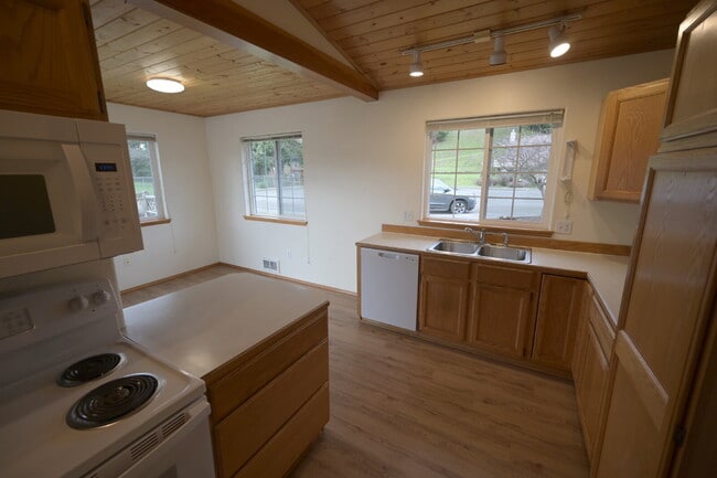 Building Photo - 3 bed 2 bath near Carrie Blake Park, in Sequim