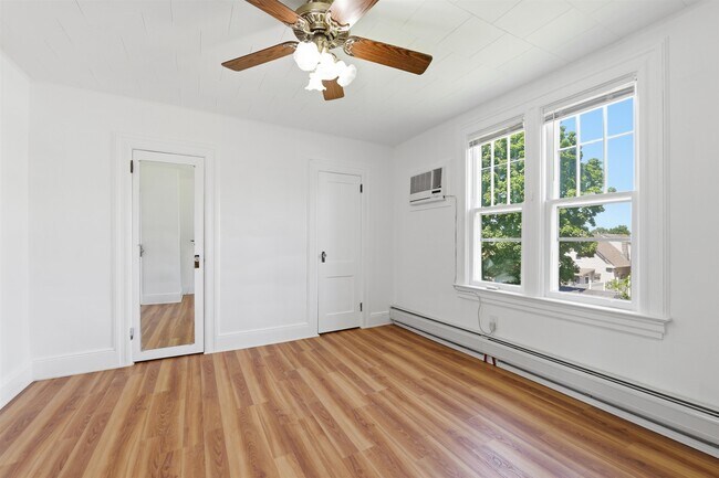 Building Photo - 1404 79th St